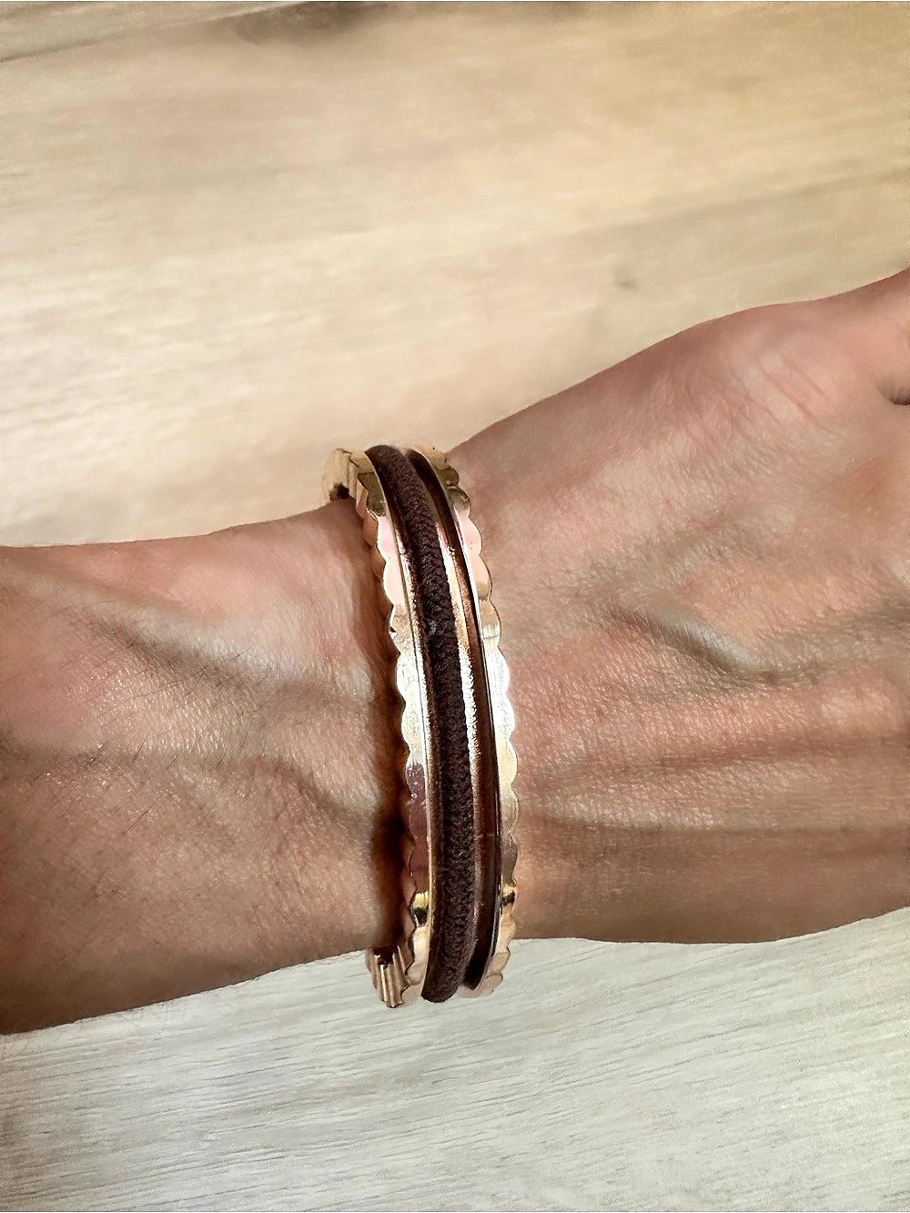 Rose Gold Tone Hair Tie Holder Cuff Bracelet Ribbed Metal Functional Jewelry - Picture 4 of 8